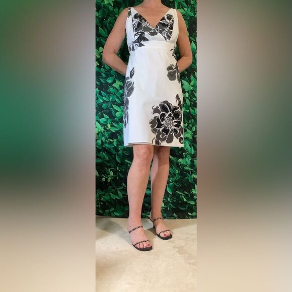 ๐ผ Ann Taylor Black & White Floral Sundress โ Bow Back โ Size 8P - Picture 1 of 6